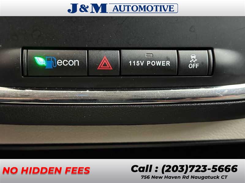 2016 Chrysler Town & Country Touring, available for sale in Naugatuck, Connecticut | J&M Automotive Sls&Svc LLC. Naugatuck, Connecticut 2016 Chrysler Town & Country Touring, available for sale in Naugatuck, Connecticut | J&M Automotive Sls&Svc LLC. Naugatuck, Connecticut