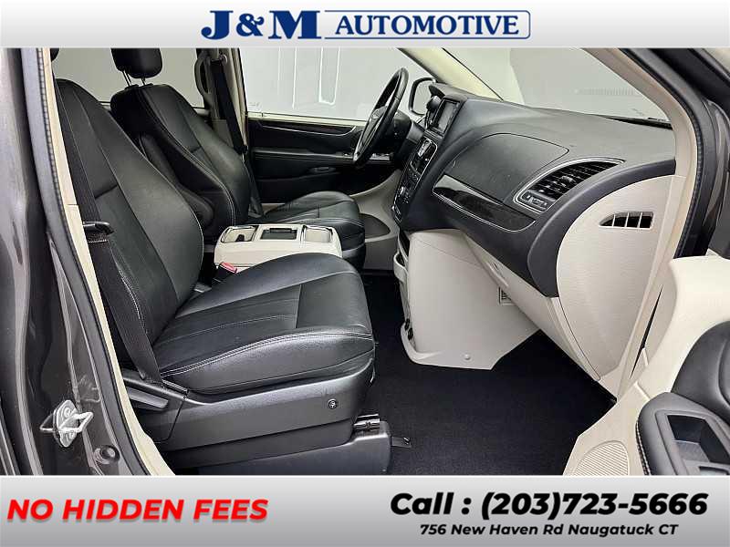 2016 Chrysler Town & Country Touring, available for sale in Naugatuck, Connecticut | J&M Automotive Sls&Svc LLC. Naugatuck, Connecticut 2016 Chrysler Town & Country Touring, available for sale in Naugatuck, Connecticut | J&M Automotive Sls&Svc LLC. Naugatuck, Connecticut