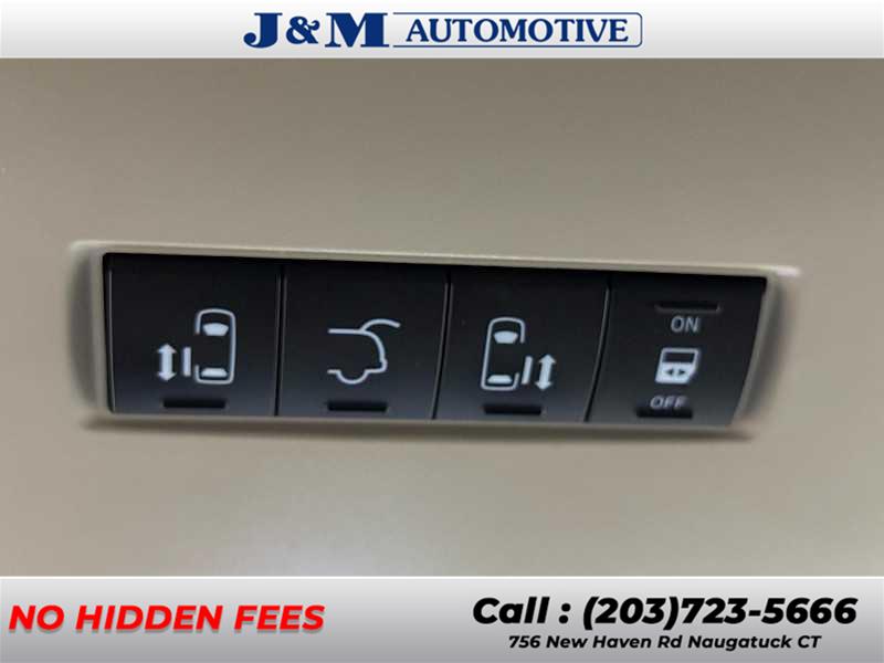 2016 Chrysler Town & Country Touring, available for sale in Naugatuck, Connecticut | J&M Automotive Sls&Svc LLC. Naugatuck, Connecticut 2016 Chrysler Town & Country Touring, available for sale in Naugatuck, Connecticut | J&M Automotive Sls&Svc LLC. Naugatuck, Connecticut