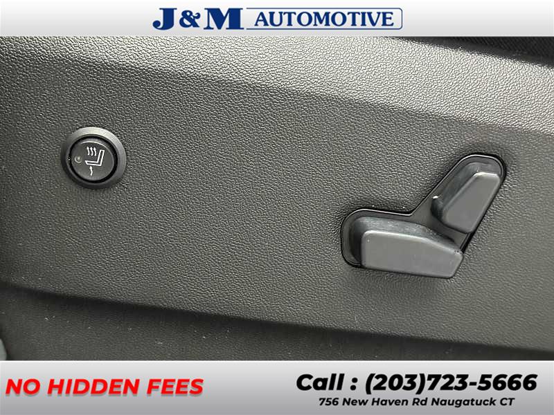 2016 Chrysler Town & Country Touring, available for sale in Naugatuck, Connecticut | J&M Automotive Sls&Svc LLC. Naugatuck, Connecticut 2016 Chrysler Town & Country Touring, available for sale in Naugatuck, Connecticut | J&M Automotive Sls&Svc LLC. Naugatuck, Connecticut