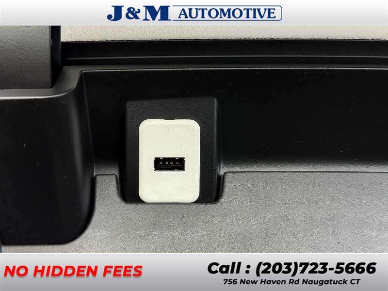 2014 Chevrolet Traverse LT, available for sale in Naugatuck, Connecticut | J&M Automotive Sls&Svc LLC. Naugatuck, Connecticut 2014 Chevrolet Traverse LT, available for sale in Naugatuck, Connecticut | J&M Automotive Sls&Svc LLC. Naugatuck, Connecticut