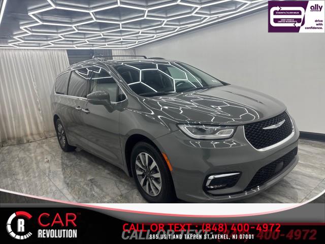 Used 2021 Chrysler Pacifica Hybrid in Avenel, New Jersey | Car Revolution. Avenel, New Jersey