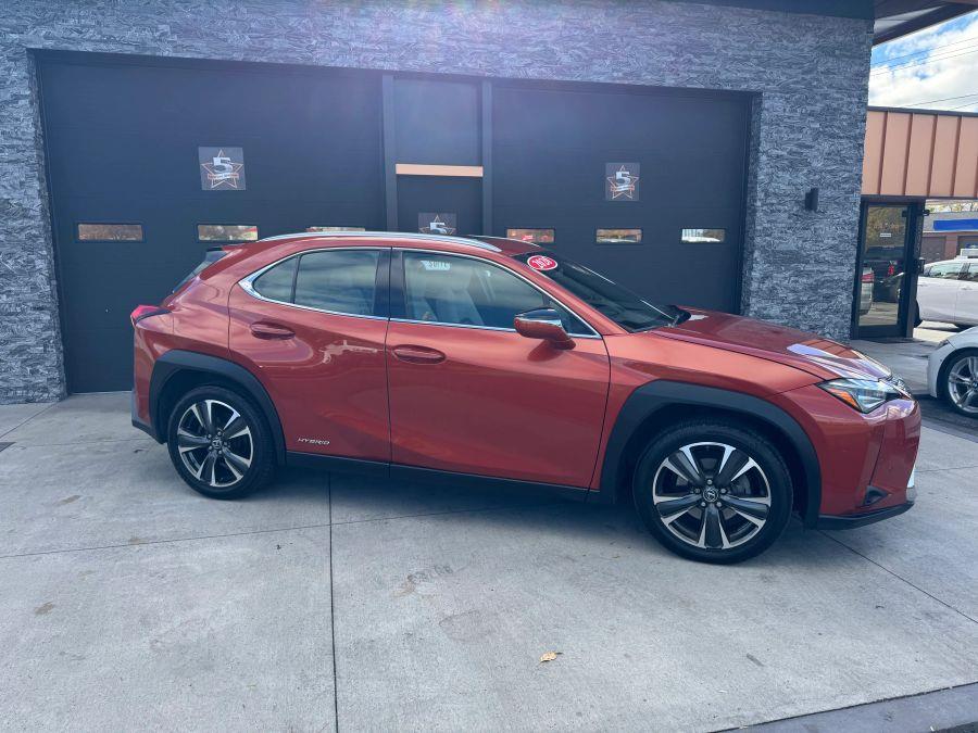 2020 Lexus UX 250h Premium photo 2