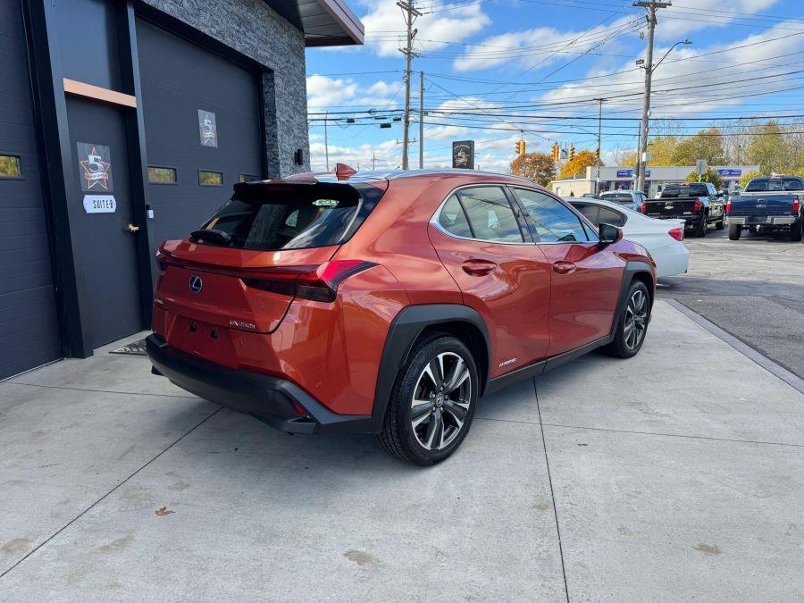 2020 Lexus UX 250h Premium photo 3