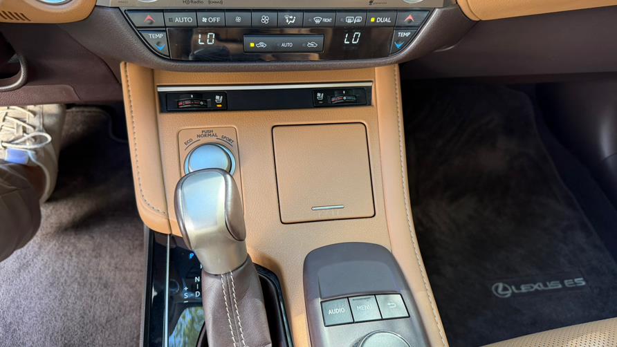 2016 Lexus ES 350 4dr Sdn, available for sale in Hialeah, Florida | The Palm Motors LLC. Hialeah, Florida 2016 Lexus ES 350 4dr Sdn, available for sale in Hialeah, Florida | The Palm Motors LLC. Hialeah, Florida