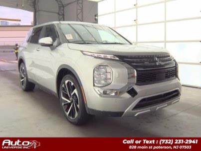 2022 Mitsubishi Outlander SE's photo