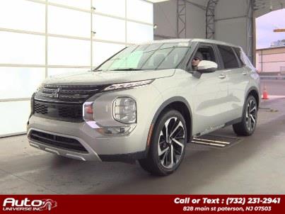 2022 Mitsubishi Outlander SE's photo