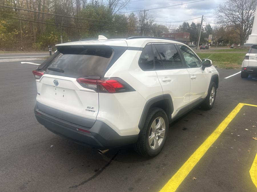 2020 Toyota RAV4 Hybrid XLE photo 4
