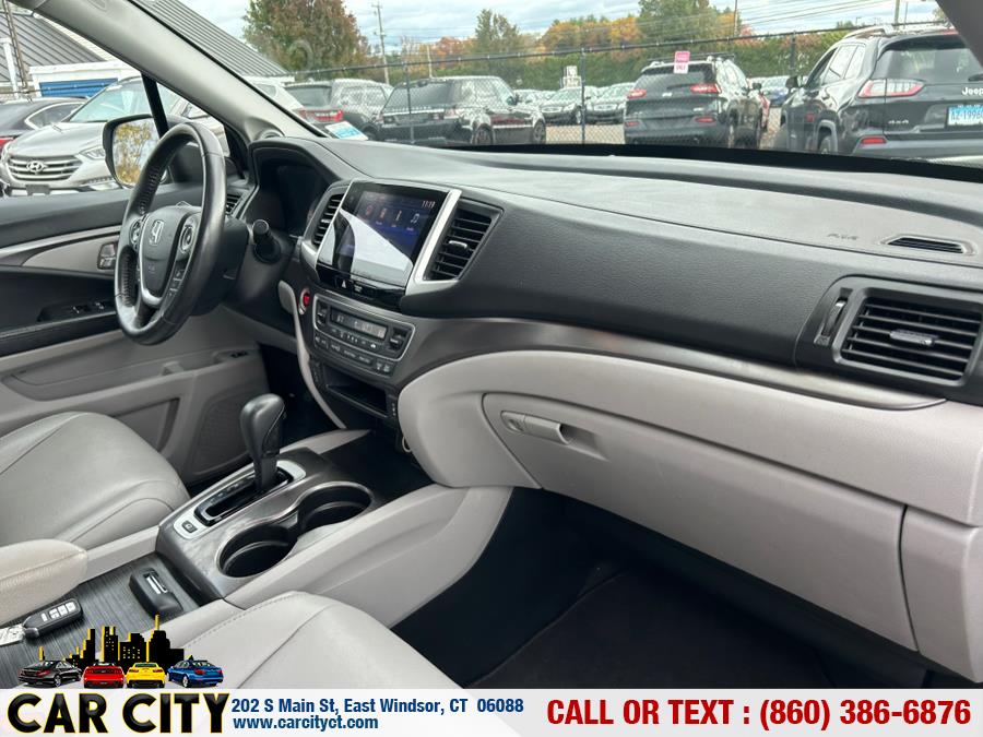 2017 Honda Pilot EX-L w/Navigation AWD, available for sale in East Windsor, Connecticut | Car City LLC. East Windsor, Connecticut 2017 Honda Pilot EX-L w/Navigation AWD, available for sale in East Windsor, Connecticut | Car City LLC. East Windsor, Connecticut