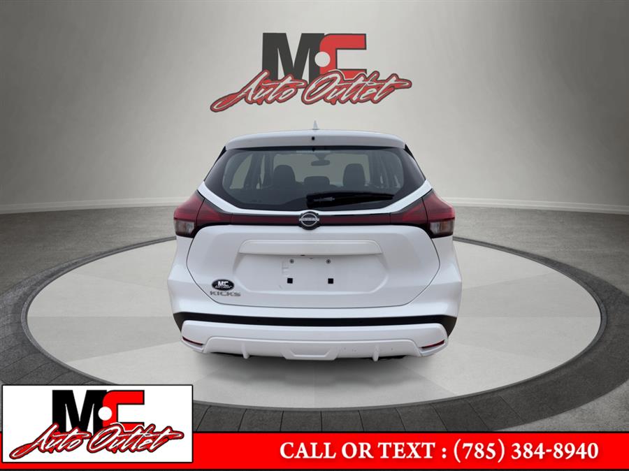 2022 Nissan Kicks S photo 2