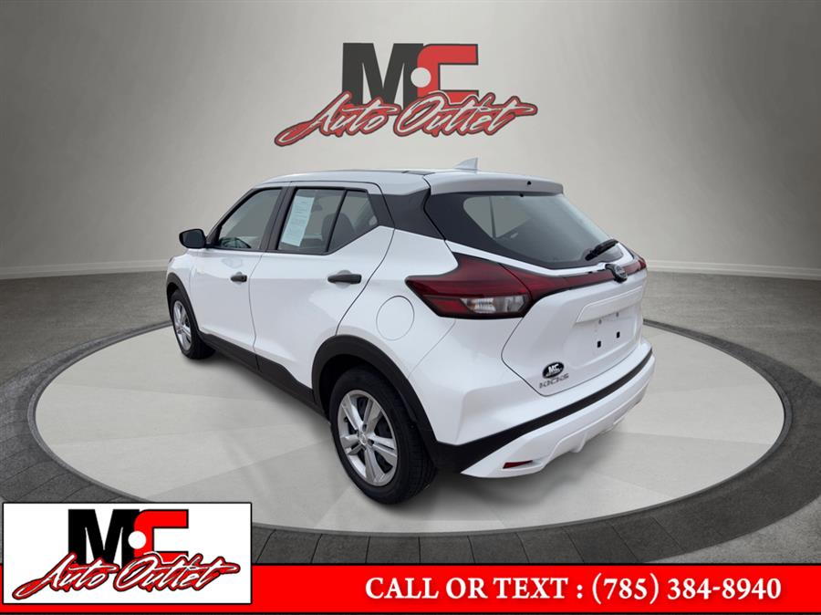 2022 Nissan Kicks S photo 3