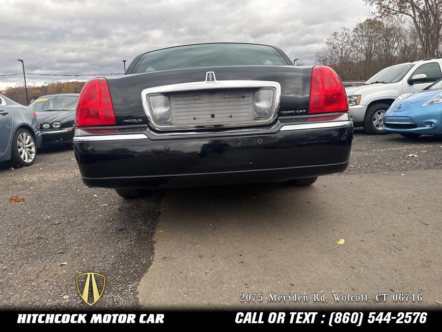 2011 Lincoln Town Car Signature, available for sale in Wolcott, Connecticut | Hitchcock Motor Car. Wolcott, Connecticut 2011 Lincoln Town Car Signature, available for sale in Wolcott, Connecticut | Hitchcock Motor Car. Wolcott, Connecticut
