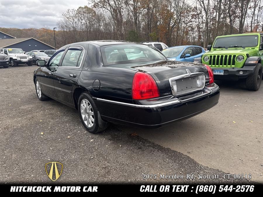 2011 Lincoln Town Car Signature, available for sale in Wolcott, Connecticut | Hitchcock Motor Car. Wolcott, Connecticut 2011 Lincoln Town Car Signature, available for sale in Wolcott, Connecticut | Hitchcock Motor Car. Wolcott, Connecticut