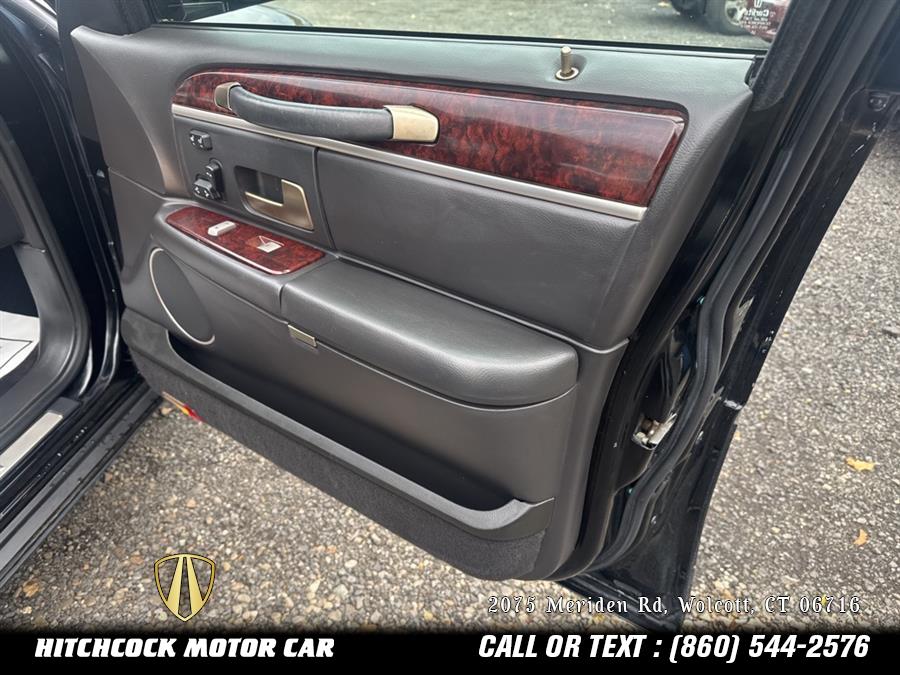 2011 Lincoln Town Car Signature, available for sale in Wolcott, Connecticut | Hitchcock Motor Car. Wolcott, Connecticut 2011 Lincoln Town Car Signature, available for sale in Wolcott, Connecticut | Hitchcock Motor Car. Wolcott, Connecticut