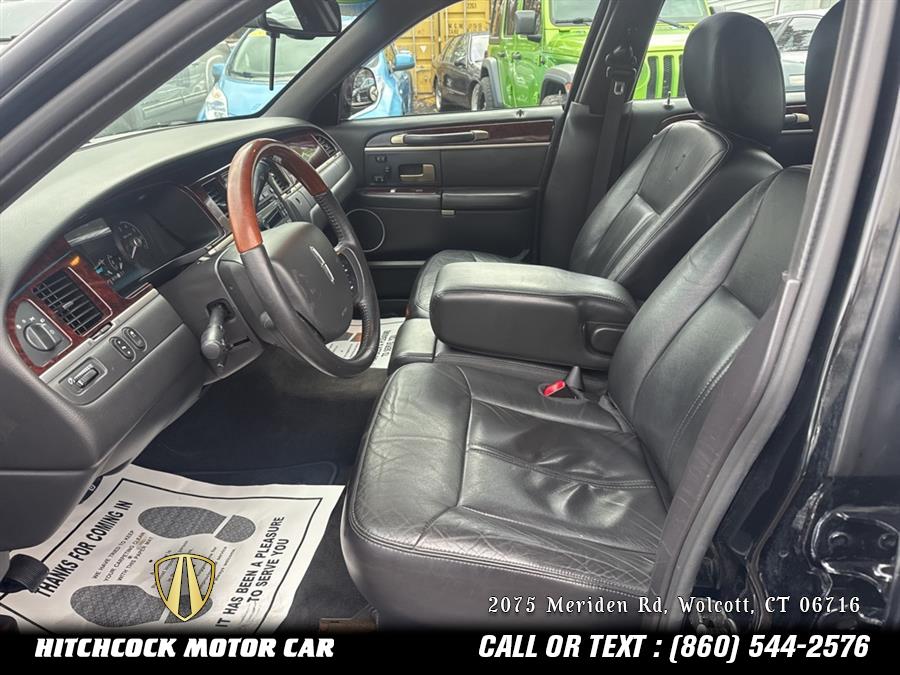 2011 Lincoln Town Car Signature, available for sale in Wolcott, Connecticut | Hitchcock Motor Car. Wolcott, Connecticut 2011 Lincoln Town Car Signature, available for sale in Wolcott, Connecticut | Hitchcock Motor Car. Wolcott, Connecticut