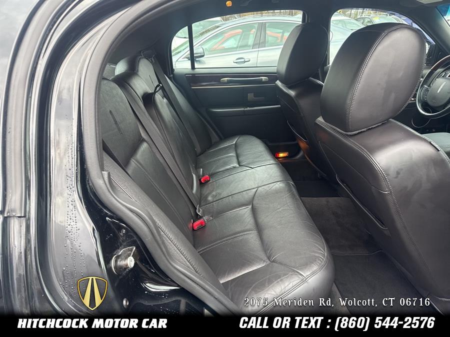 2011 Lincoln Town Car Signature, available for sale in Wolcott, Connecticut | Hitchcock Motor Car. Wolcott, Connecticut 2011 Lincoln Town Car Signature, available for sale in Wolcott, Connecticut | Hitchcock Motor Car. Wolcott, Connecticut