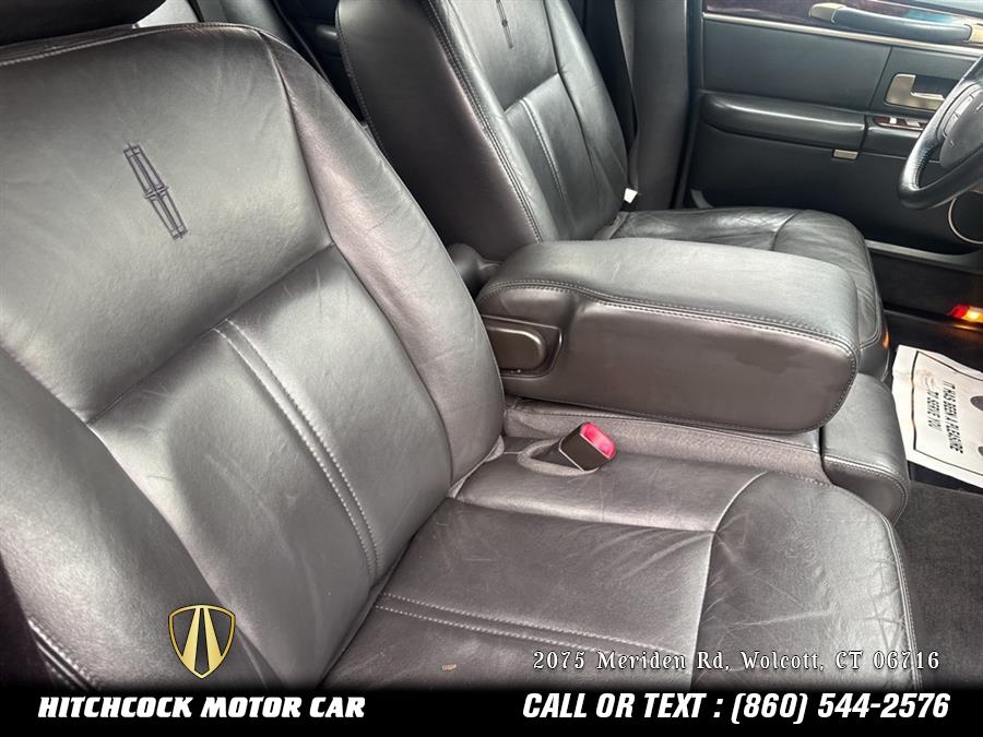 2011 Lincoln Town Car Signature, available for sale in Wolcott, Connecticut | Hitchcock Motor Car. Wolcott, Connecticut 2011 Lincoln Town Car Signature, available for sale in Wolcott, Connecticut | Hitchcock Motor Car. Wolcott, Connecticut