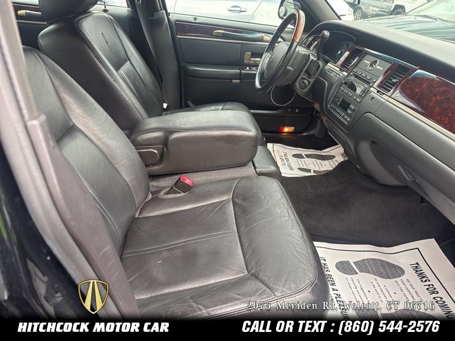 2011 Lincoln Town Car Signature, available for sale in Wolcott, Connecticut | Hitchcock Motor Car. Wolcott, Connecticut 2011 Lincoln Town Car Signature, available for sale in Wolcott, Connecticut | Hitchcock Motor Car. Wolcott, Connecticut