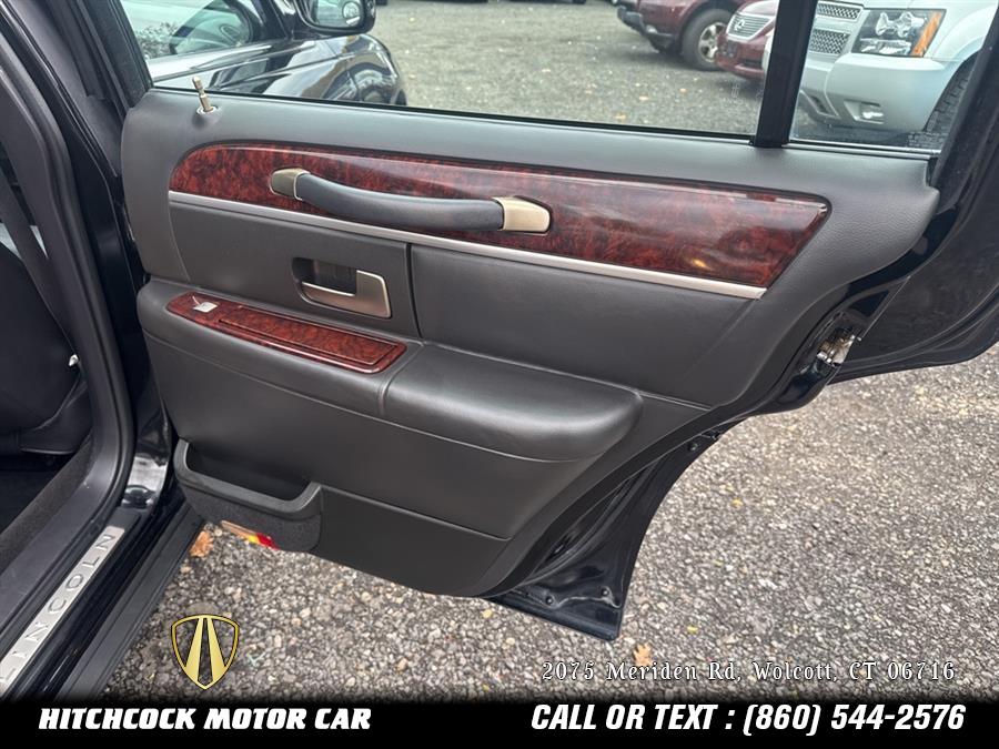 2011 Lincoln Town Car Signature, available for sale in Wolcott, Connecticut | Hitchcock Motor Car. Wolcott, Connecticut 2011 Lincoln Town Car Signature, available for sale in Wolcott, Connecticut | Hitchcock Motor Car. Wolcott, Connecticut