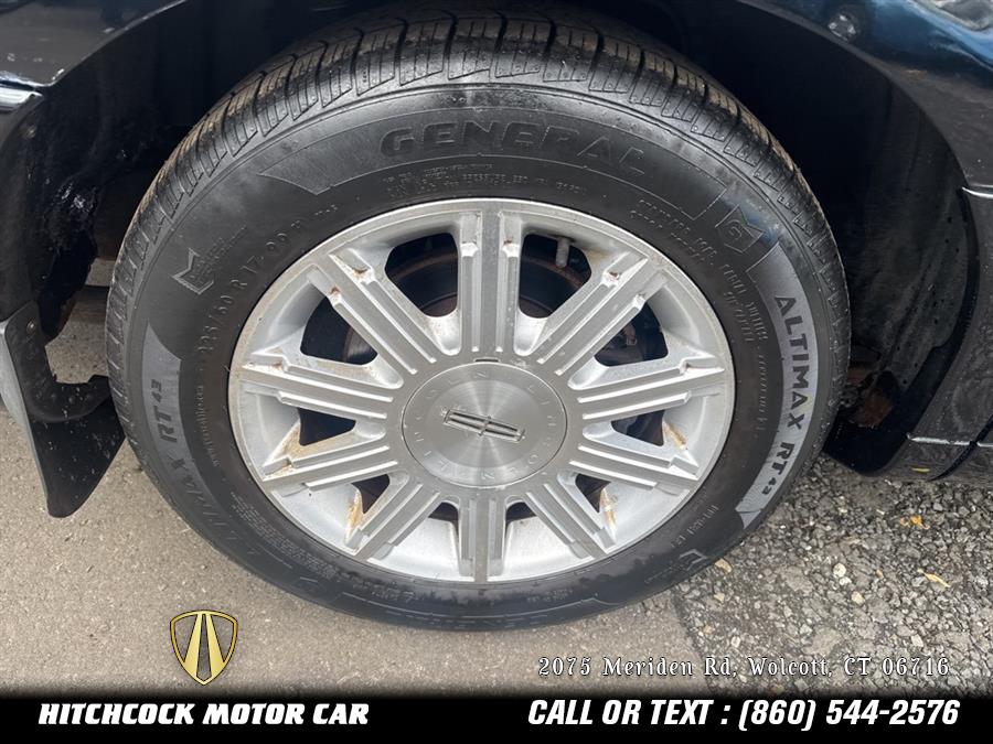 2011 Lincoln Town Car Signature, available for sale in Wolcott, Connecticut | Hitchcock Motor Car. Wolcott, Connecticut 2011 Lincoln Town Car Signature, available for sale in Wolcott, Connecticut | Hitchcock Motor Car. Wolcott, Connecticut