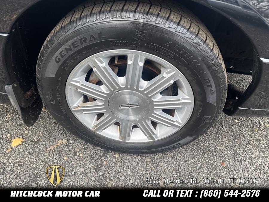 2011 Lincoln Town Car Signature, available for sale in Wolcott, Connecticut | Hitchcock Motor Car. Wolcott, Connecticut 2011 Lincoln Town Car Signature, available for sale in Wolcott, Connecticut | Hitchcock Motor Car. Wolcott, Connecticut