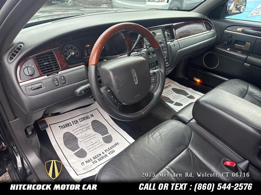 2011 Lincoln Town Car Signature, available for sale in Wolcott, Connecticut | Hitchcock Motor Car. Wolcott, Connecticut 2011 Lincoln Town Car Signature, available for sale in Wolcott, Connecticut | Hitchcock Motor Car. Wolcott, Connecticut