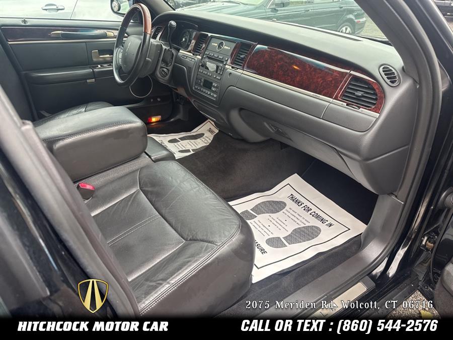 2011 Lincoln Town Car Signature, available for sale in Wolcott, Connecticut | Hitchcock Motor Car. Wolcott, Connecticut 2011 Lincoln Town Car Signature, available for sale in Wolcott, Connecticut | Hitchcock Motor Car. Wolcott, Connecticut
