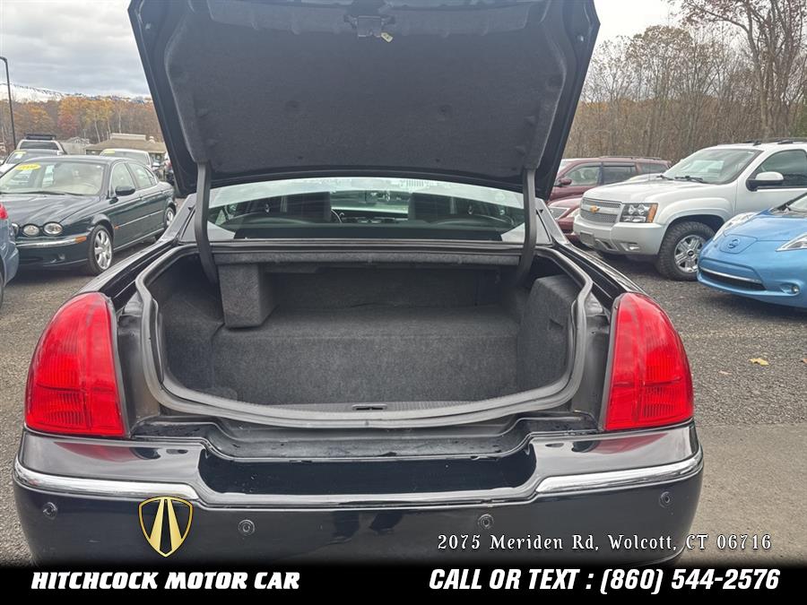 2011 Lincoln Town Car Signature, available for sale in Wolcott, Connecticut | Hitchcock Motor Car. Wolcott, Connecticut 2011 Lincoln Town Car Signature, available for sale in Wolcott, Connecticut | Hitchcock Motor Car. Wolcott, Connecticut