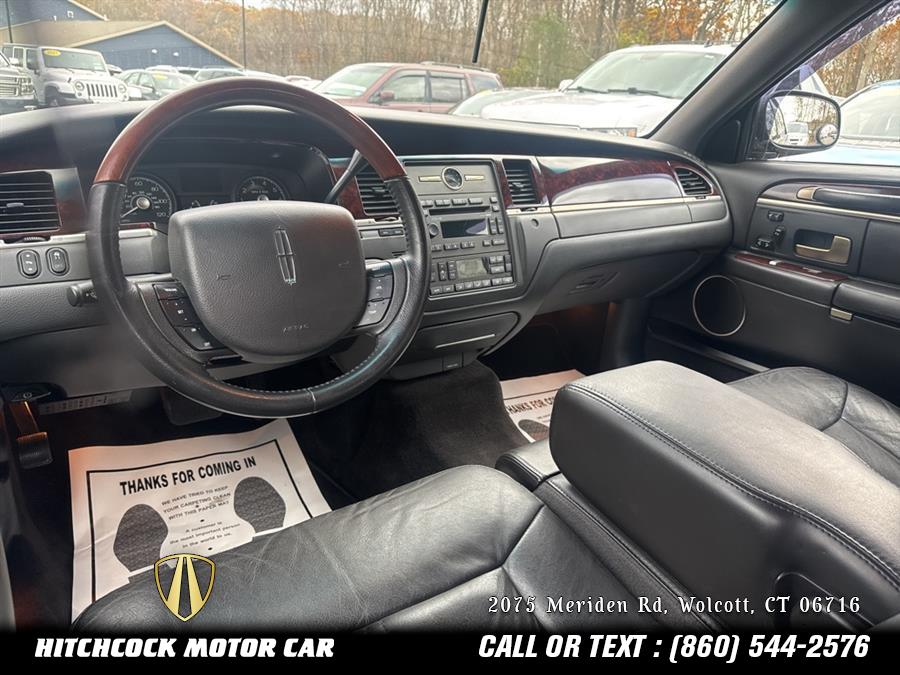 2011 Lincoln Town Car Signature, available for sale in Wolcott, Connecticut | Hitchcock Motor Car. Wolcott, Connecticut 2011 Lincoln Town Car Signature, available for sale in Wolcott, Connecticut | Hitchcock Motor Car. Wolcott, Connecticut