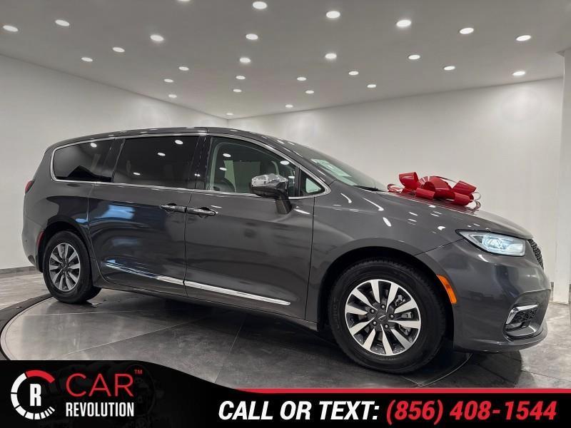 Used 2022 Chrysler Pacifica in Maple Shade, New Jersey | Car Revolution. Maple Shade, New Jersey