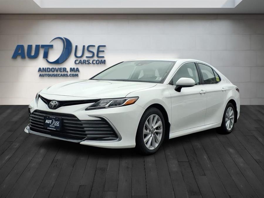 2022 Toyota Camry LE's photo