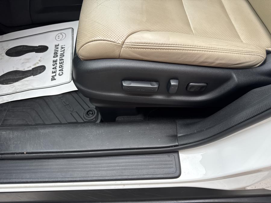 2016 Honda CR-V AWD 5dr Touring, available for sale in Waterbury, Connecticut | National Auto Brokers, Inc.. Waterbury, Connecticut 2016 Honda CR-V AWD 5dr Touring, available for sale in Waterbury, Connecticut | National Auto Brokers, Inc.. Waterbury, Connecticut