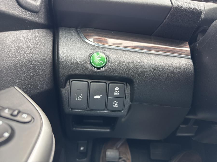 2016 Honda CR-V AWD 5dr Touring, available for sale in Waterbury, Connecticut | National Auto Brokers, Inc.. Waterbury, Connecticut 2016 Honda CR-V AWD 5dr Touring, available for sale in Waterbury, Connecticut | National Auto Brokers, Inc.. Waterbury, Connecticut