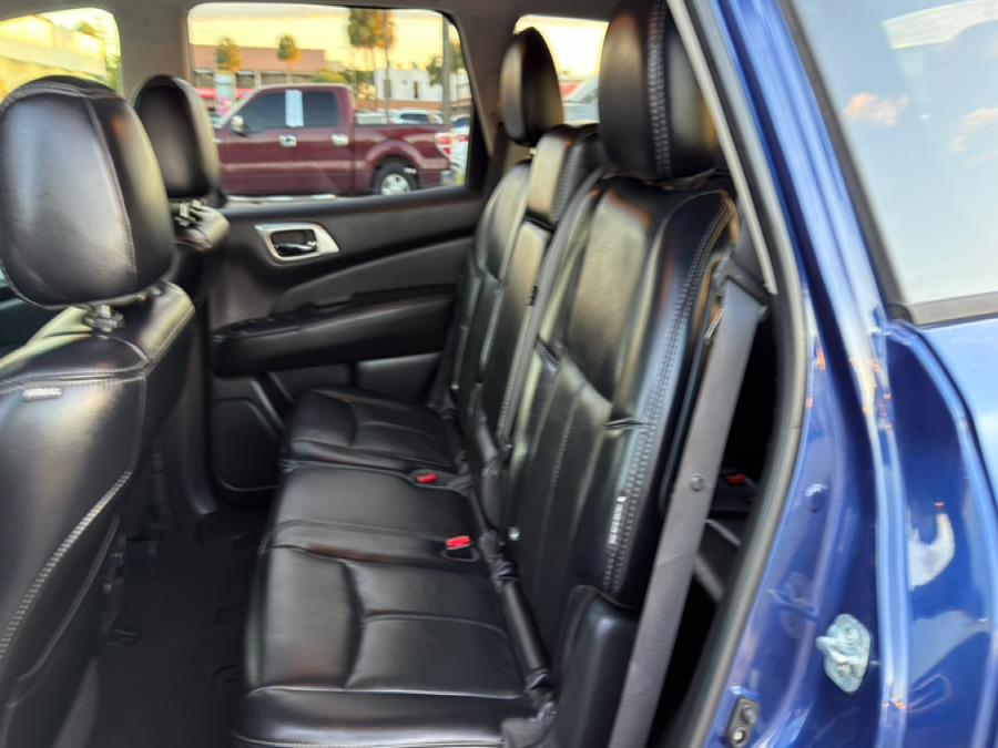 2018 Nissan Pathfinder FWD SL, available for sale in Hialeah, Florida | The Palm Motors LLC. Hialeah, Florida 2018 Nissan Pathfinder FWD SL, available for sale in Hialeah, Florida | The Palm Motors LLC. Hialeah, Florida