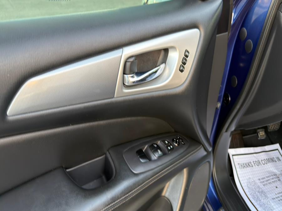 2018 Nissan Pathfinder FWD SL, available for sale in Hialeah, Florida | The Palm Motors LLC. Hialeah, Florida 2018 Nissan Pathfinder FWD SL, available for sale in Hialeah, Florida | The Palm Motors LLC. Hialeah, Florida