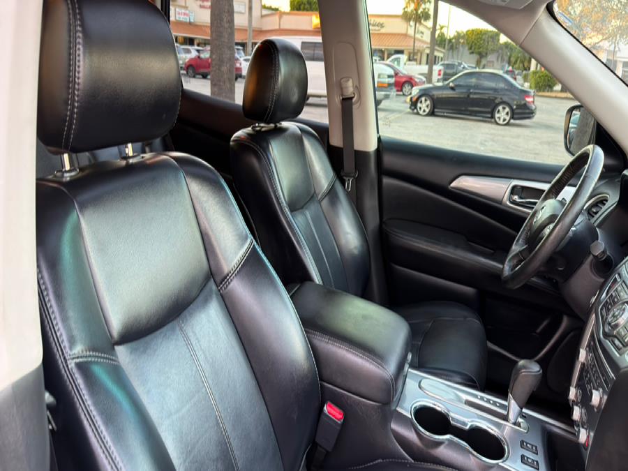 2018 Nissan Pathfinder FWD SL, available for sale in Hialeah, Florida | The Palm Motors LLC. Hialeah, Florida 2018 Nissan Pathfinder FWD SL, available for sale in Hialeah, Florida | The Palm Motors LLC. Hialeah, Florida