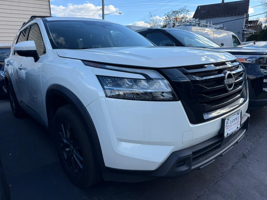 Used 2022 Nissan Pathfinder in Port Chester, New York | JC Lopez Auto Sales Corp. Port Chester, New York