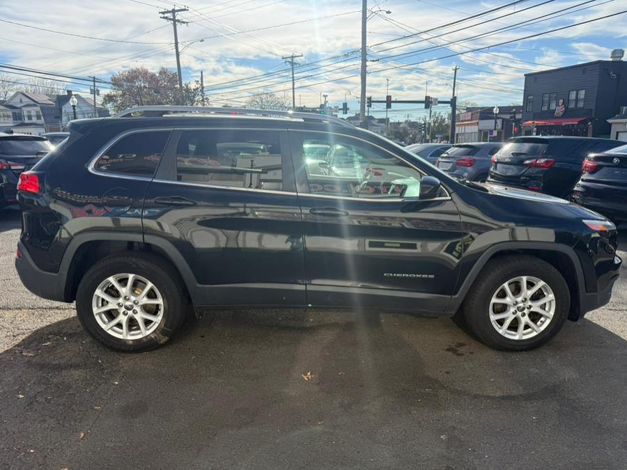 2017 Jeep Cherokee Latitude photo 2