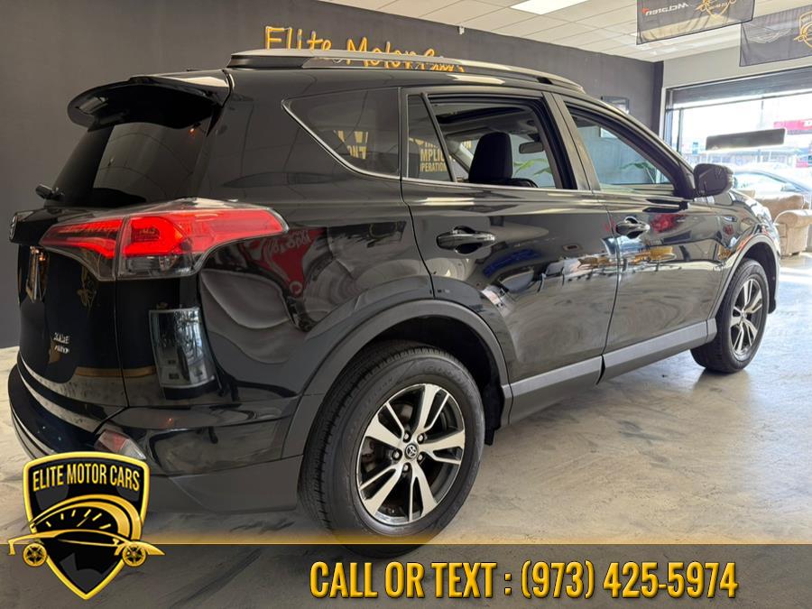 2017 Toyota RAV4 XLE photo 4