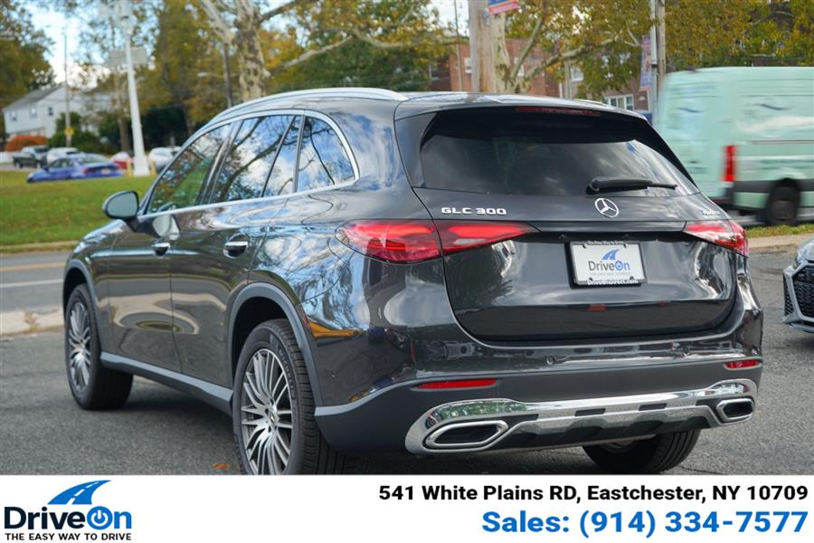 2024 Mercedes Benz GLC 300 4MATIC photo 2