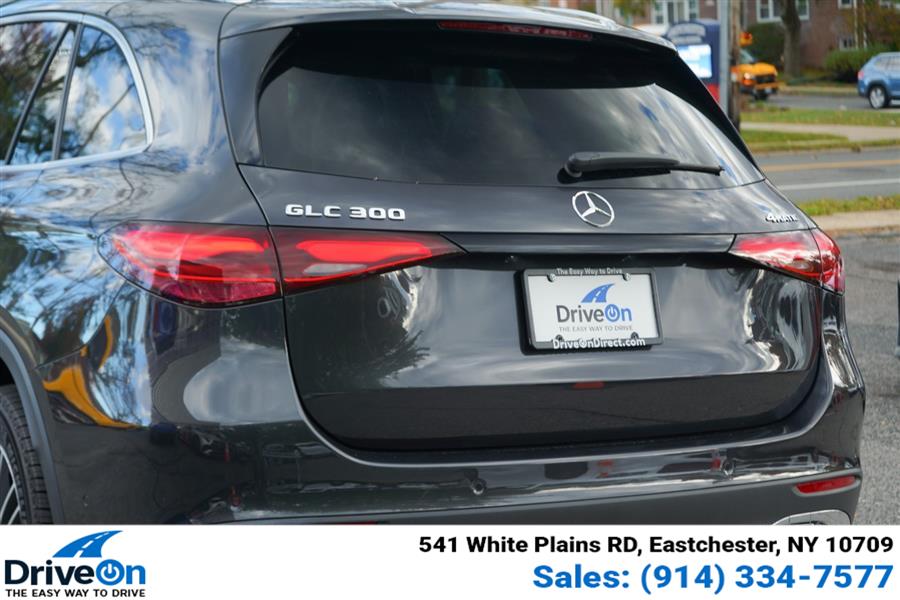 2024 Mercedes Benz GLC 300 4MATIC photo 3