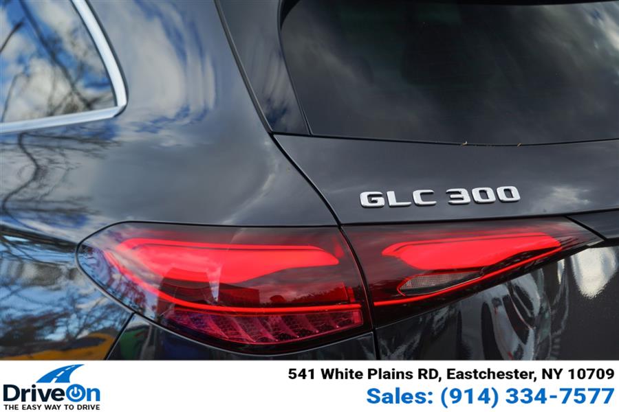 2024 Mercedes Benz GLC 300 4MATIC photo 4