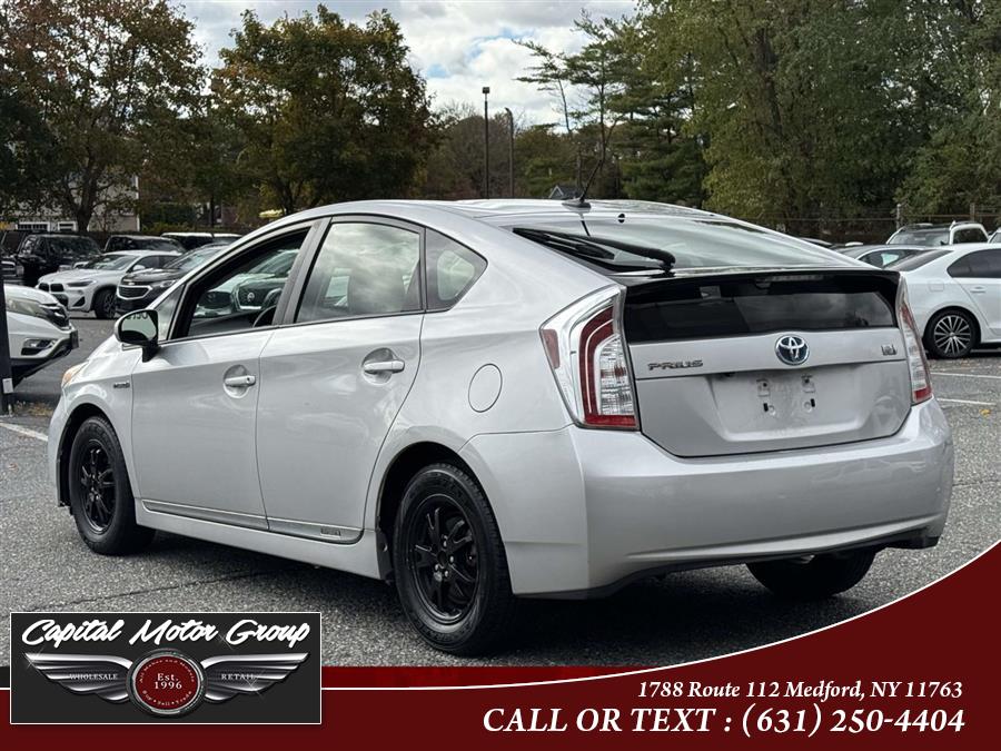 2015 Toyota Prius Four photo 4