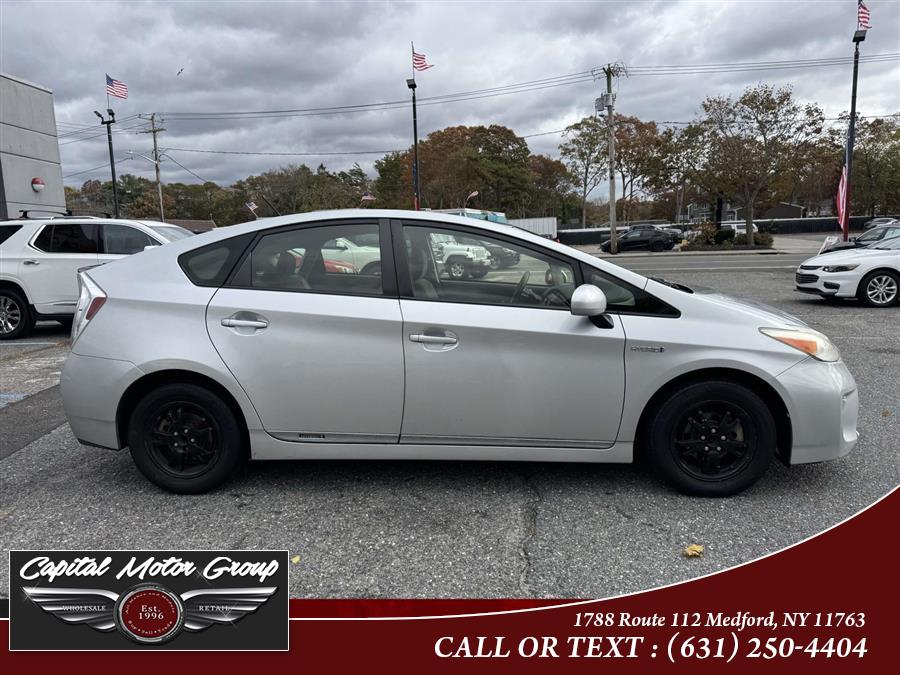 2015 Toyota Prius Four photo 3