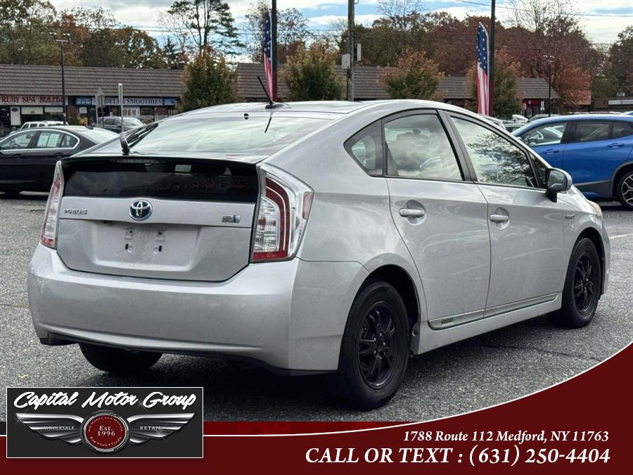 2015 Toyota Prius Four photo 2