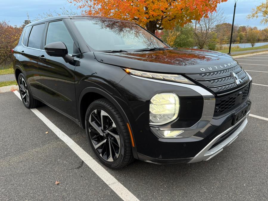 2022 Mitsubishi Outlander SE's photo