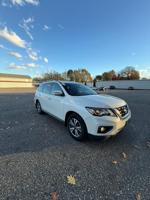 2017 Nissan Pathfinder 4x4 SL, available for sale in Springfield, Massachusetts | Auto Globe LLC. Springfield, Massachusetts