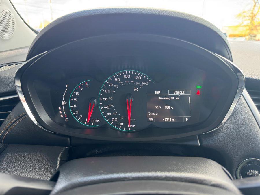 2022 Chevrolet Trax LT photo 2