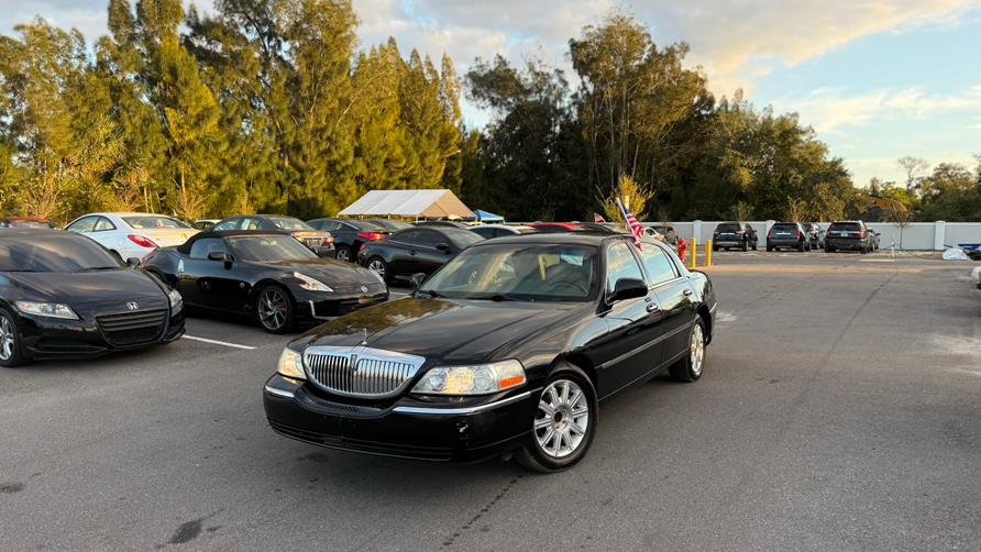 Used 2011 Lincoln Town Car in Orlando, Florida | Mickeys Driver Mart. Orlando, Florida