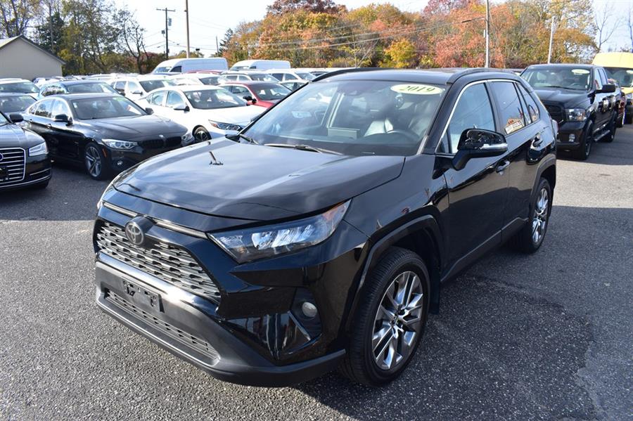 2019 Toyota RAV4 XLE Premium photo 2